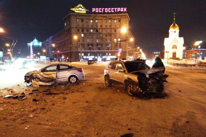 В жёстком ДТП сошлись Hyundai Tucson и Hyundai Solaris В жёстком ДТП сошлись Hyundai Tucson и Hyundai Solaris
