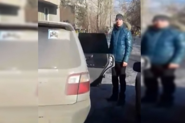 Водитель стал оправдываться, что удобных парковочных мест нет Водитель стал оправдываться, что удобных парковочных мест нет
