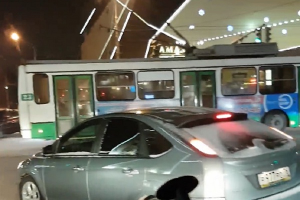 ДТП застопорило движение на перекрёстке ДТП застопорило движение на перекрёстке 