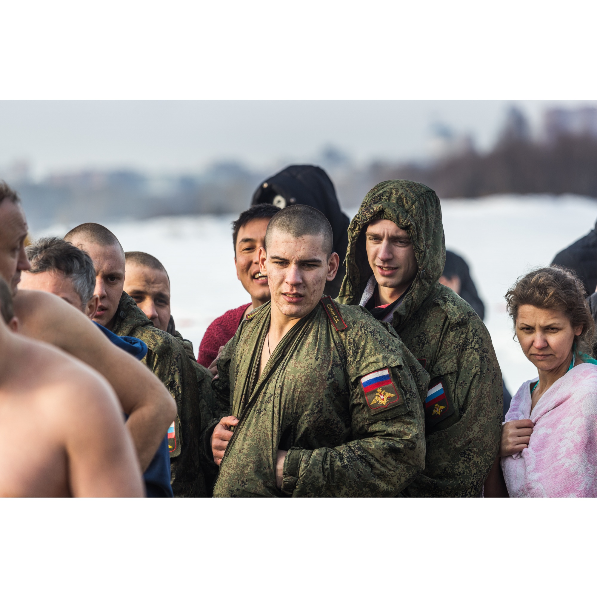 К Бугринскому мосту (купель у «Европейского берега») прибыли военнослужащие К Бугринскому мосту (купель у «Европейского берега») прибыли военнослужащие