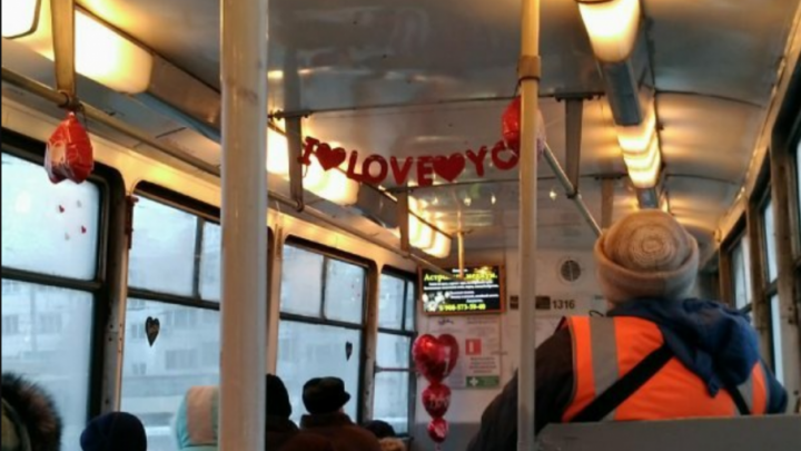 В День святого Валентина на линию в Челябинске вышел трамвай любви