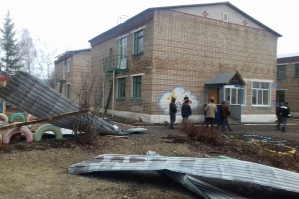 Вот так расправился ураган с детсадом в Бижбуляке 28 апреля Вот так расправился ураган с детсадом в Бижбуляке 28 апреля