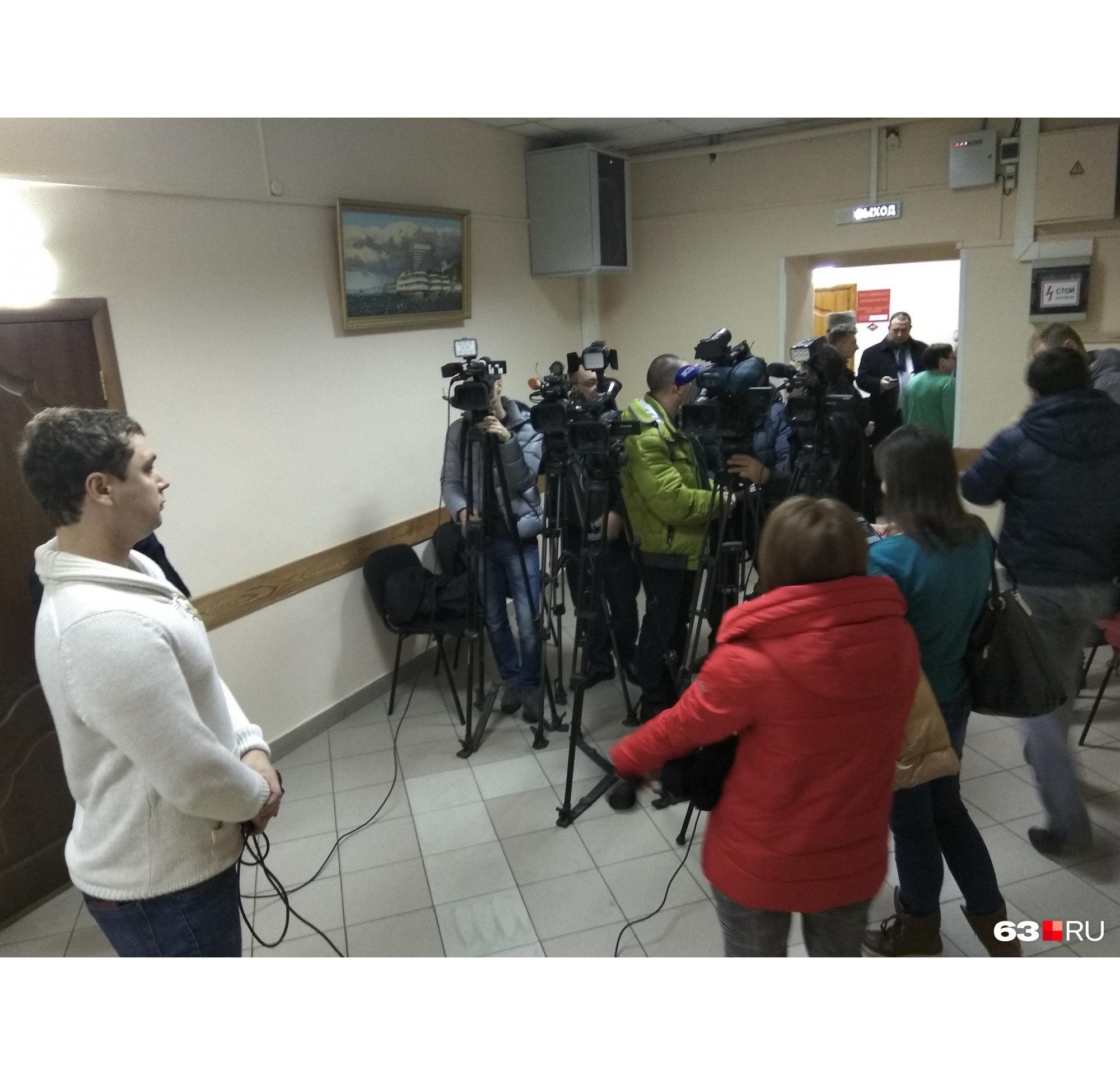 Корреспонденты замерли в ожидании Корреспонденты замерли в ожидании