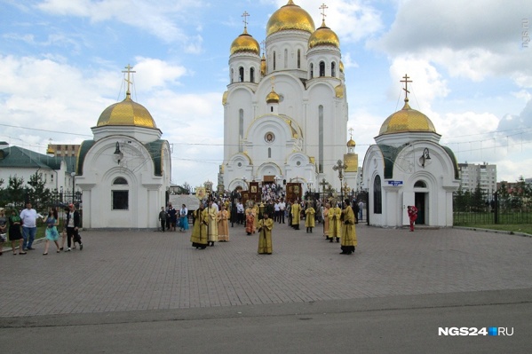 С полудня жители правого берега замечали на улице скопление полицейских и рамки металлоискателей С полудня жители правого берега замечали на улице скопление полицейских и рамки металлоискателей
