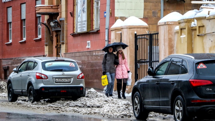 Метель сменил дождь. 10 фотографий с улиц Нижнего Новгорода