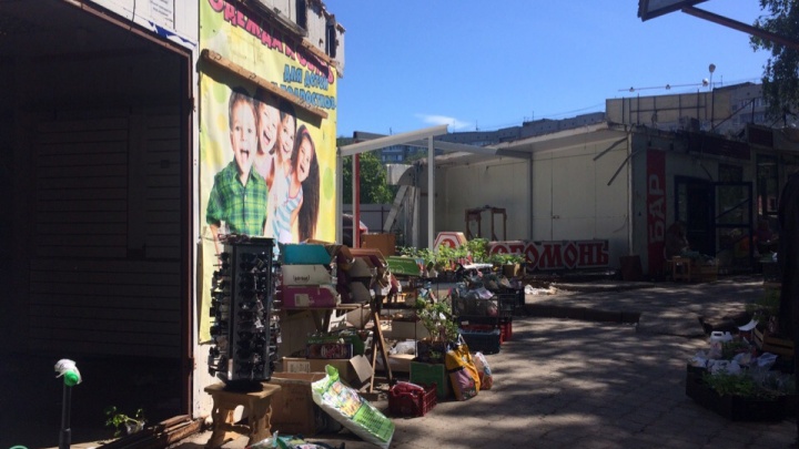 «Крах мелкого бизнеса»: в Ярославле сносят предпоследний мини-рынок в Крестах