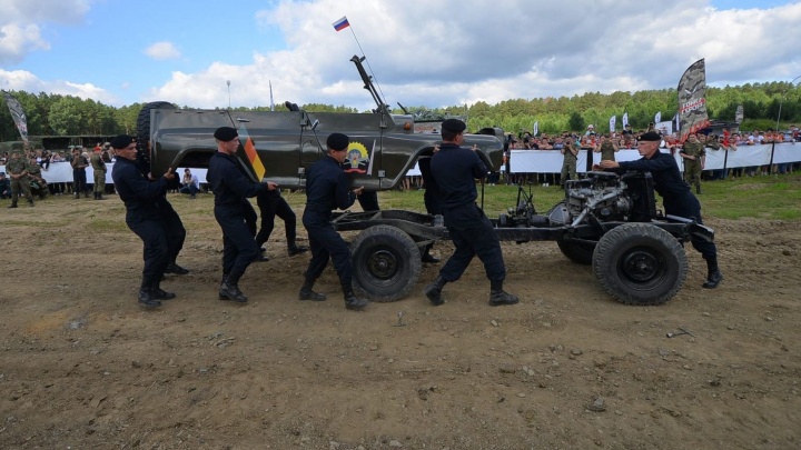 Уральские военные разберут и соберут армейский внедорожник, чтобы установить новый мировой рекорд