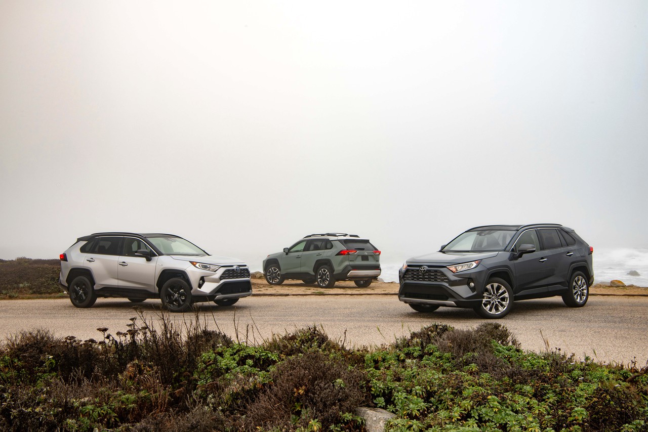 Toyota RAV4 готовится к смене поколений в середине года, и новая модель, вероятно, подорожает