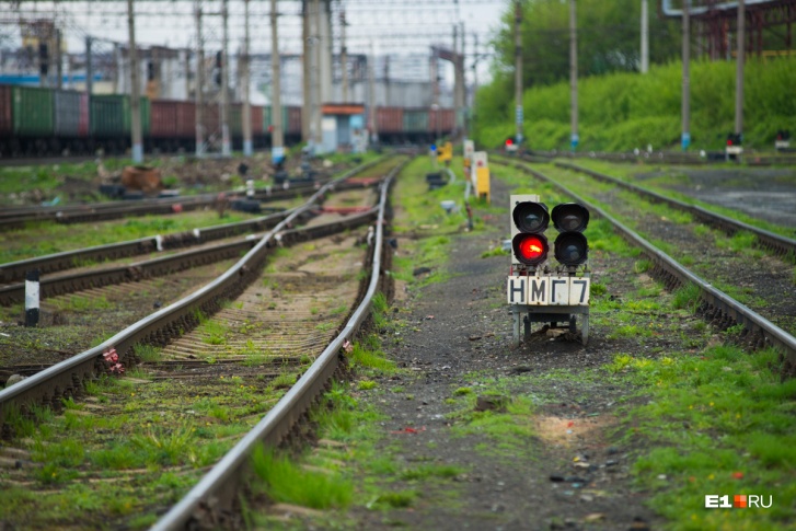 ЧП случилось, когда электропоезд ехал из Каменска-Уральского в Екатеринбург
