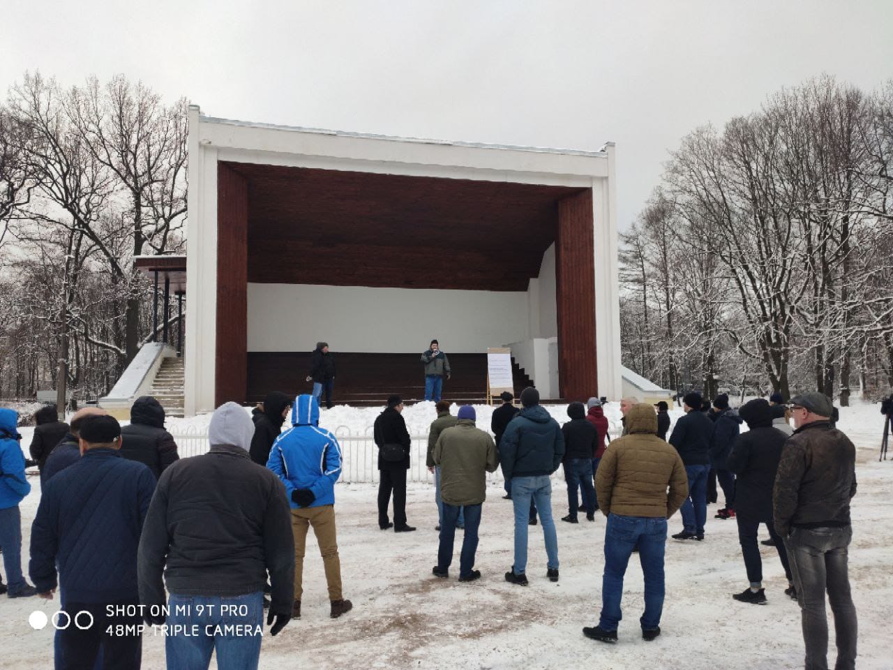 Участники бойкотов собираются в определенных местах и договариваются о дальнейших действиях Участники бойкотов собираются в определенных местах и договариваются о дальнейших действиях