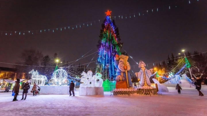 На площади имени Ленина в Уфе включили праздничную иллюминацию