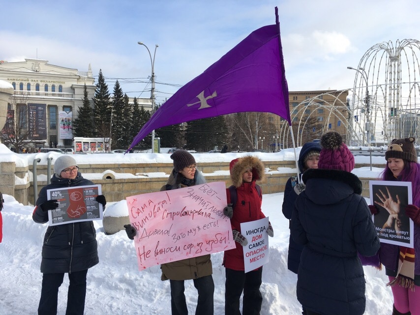 На пикет пришли около 10 человек На пикет пришли около 10 человек