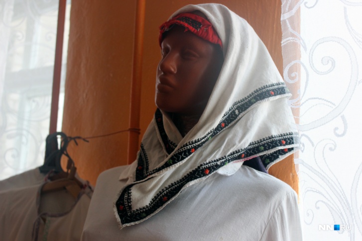 Традиционный марийский плат с двусторонней вышивкой