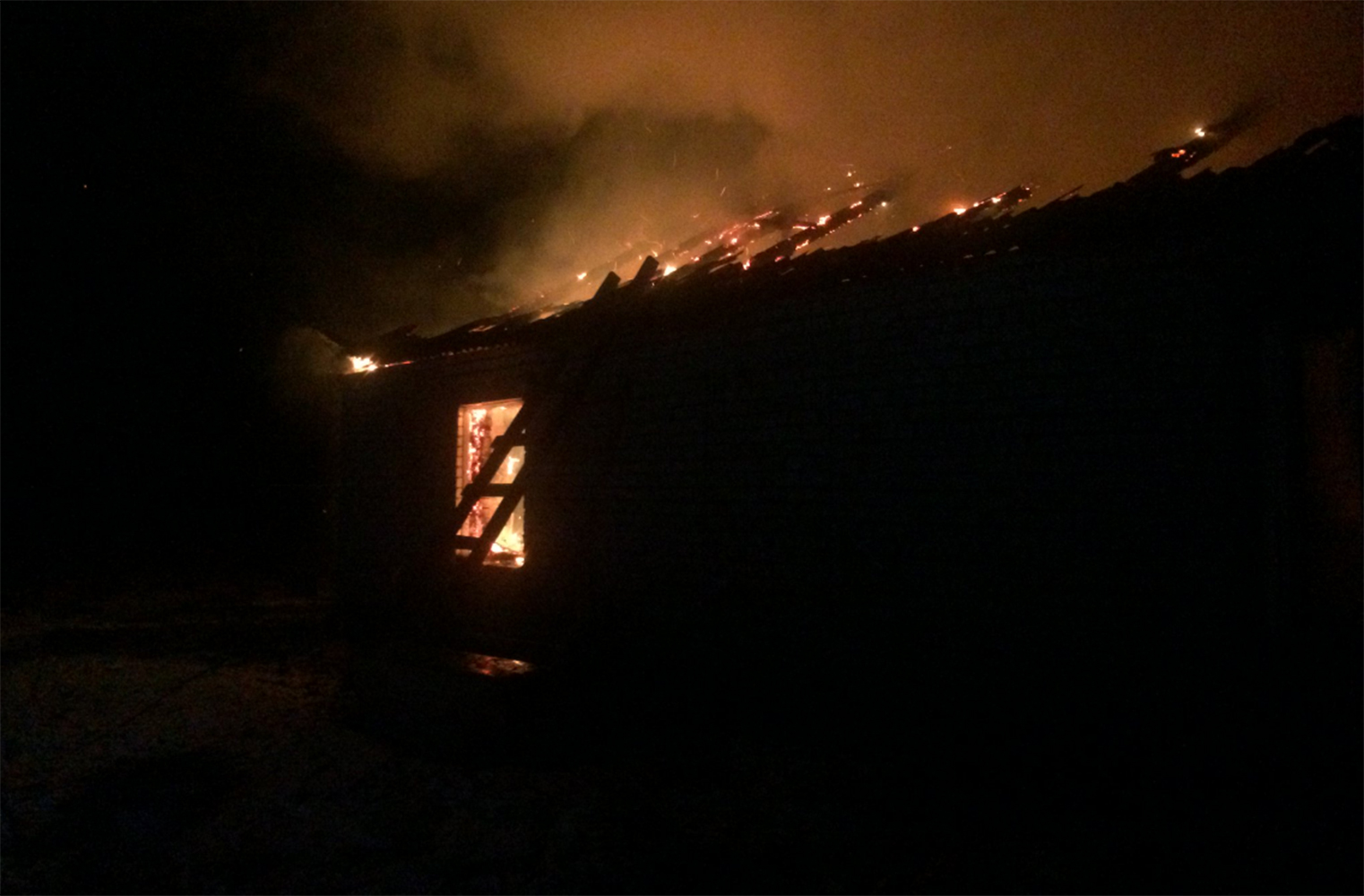 В МЧС рассказали подробности сильного пожара в Ростове Великом