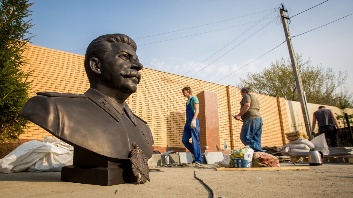Личность Иосифа Виссарионовича Джугашвили до сих пор вызывает много споров. Что в Новосибирске назвали в честь его партийного псевдонима — Сталин?