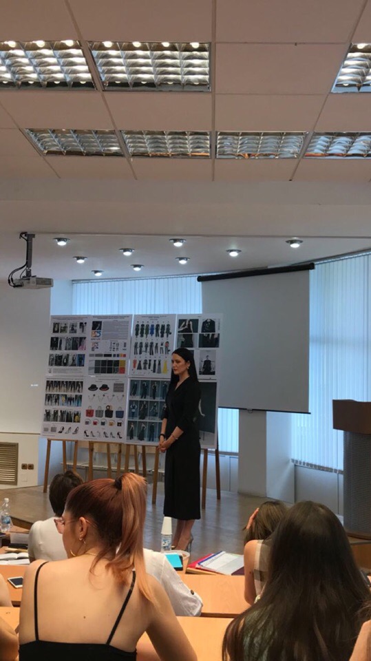 Этим летом Таша окончила магистратуру по специальности «дизайн одежды» в УрГАХУ Этим летом Таша окончила магистратуру по специальности «дизайн одежды» в УрГАХУ