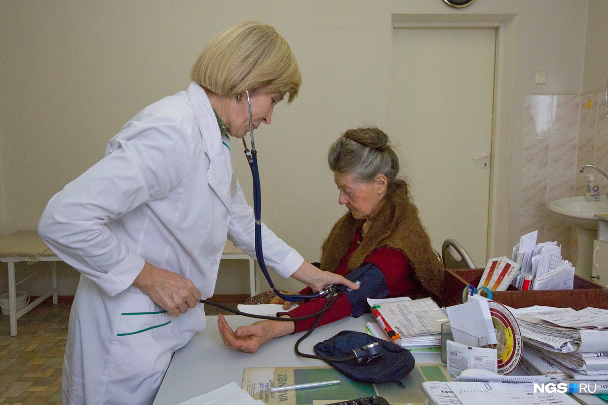 Вакцины ставят в специальных кабинетах поликлиник — а чтобы сделать прививку, нужно сначала посетить терапевта Вакцины ставят в специальных кабинетах поликлиник — а чтобы сделать прививку, нужно сначала посетить терапевта