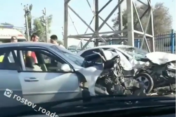 Автомобили KIA и Chevrolet получили серьезные повреждения Автомобили KIA и Chevrolet получили серьезные повреждения