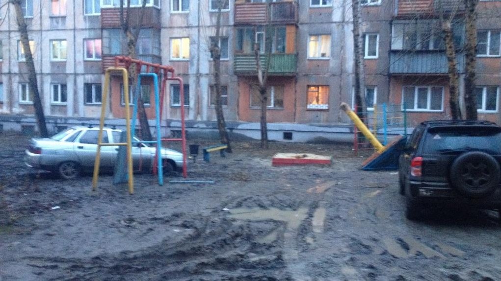 Какой запрет ПДД нарушают эти автомобили?