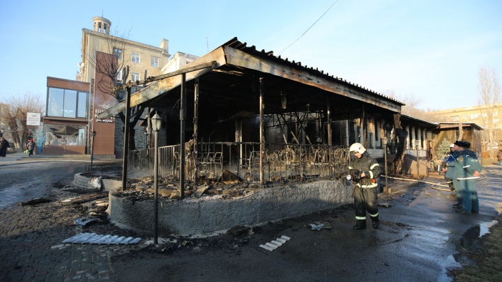 В Волгограде сгорело кафе Saperavi: фоторепортаж
