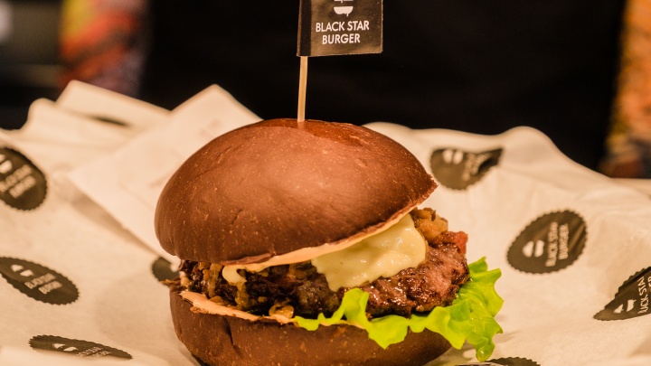 «Тимати приедет через три недели»: в Перми открылся ресторан Black Star Burger