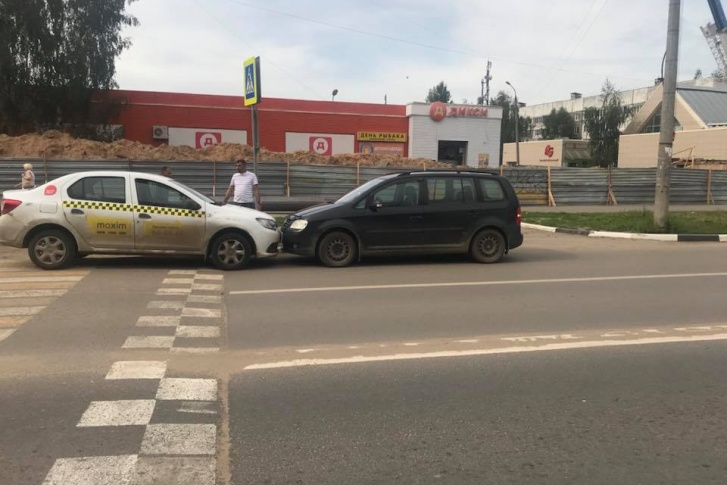 Таксист ехал по встречке прямо на автомобиль ярославца Таксист ехал по встречке прямо на автомобиль ярославца