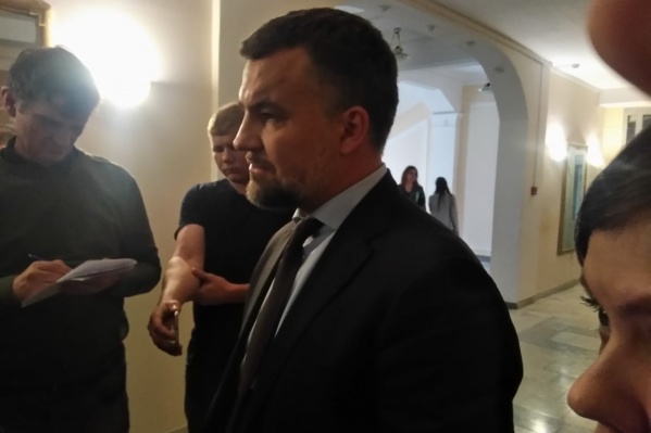 Вице-мэр Алексей Бирюлин уверен, что для строительства частного здания над «Бажовской» неизвестные подделали документы Вице-мэр Алексей Бирюлин уверен, что для строительства частного здания над «Бажовской» неизвестные подделали документы