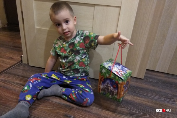 Новогодний презент получают все дети в возрасте от 2 до 15 лет Новогодний презент получают все дети в возрасте от 2 до 15 лет