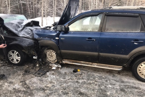 По предварительным данным, в аварии участвовали два легковых автомобиля По предварительным данным, в аварии участвовали два легковых автомобиля 