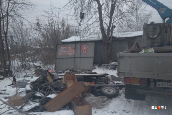 Гаражи вывозят уже несколько месяцев Гаражи вывозят уже несколько месяцев