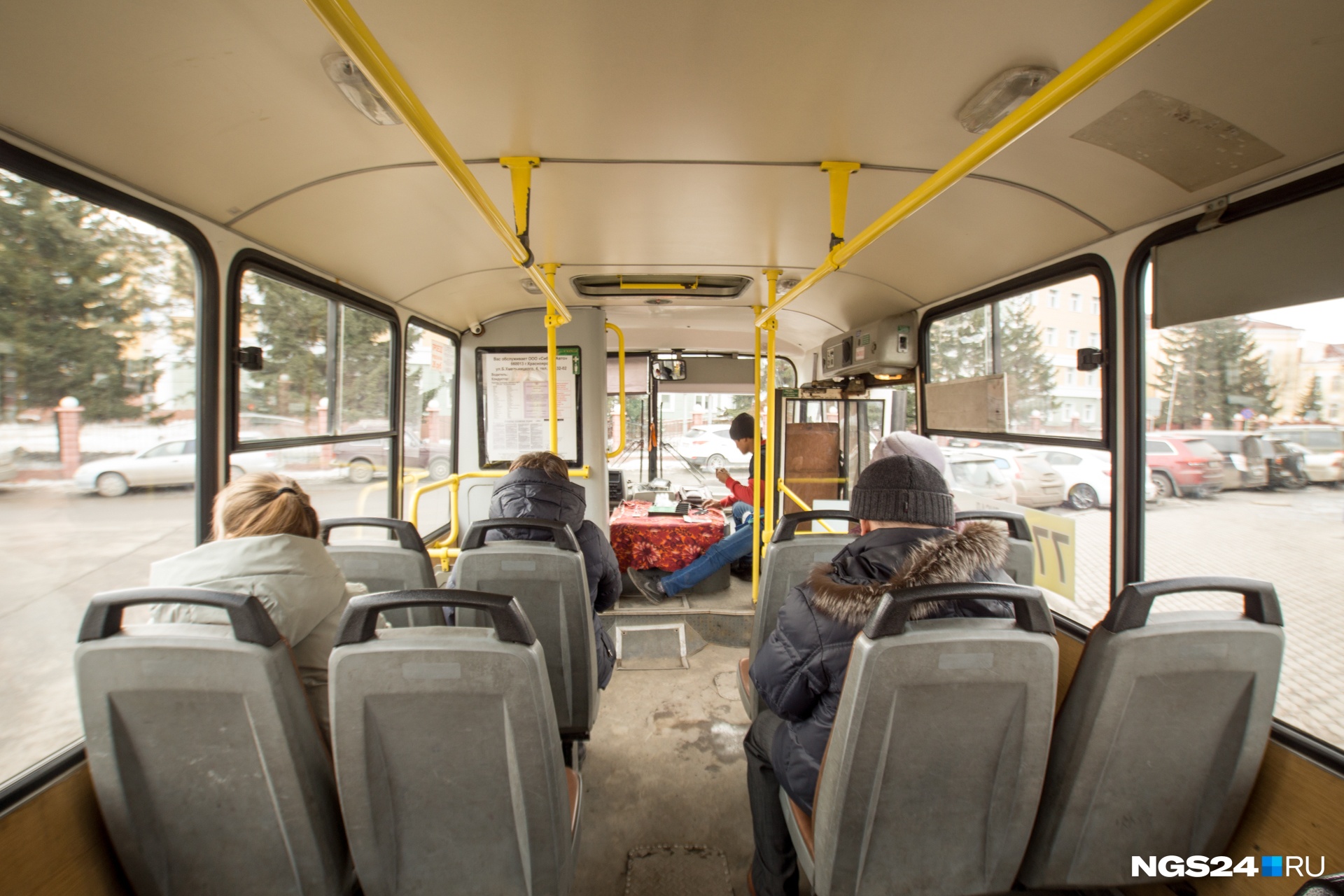 По расчетам специалистов, на всех маршрутах города на
затраты уходит от 30 до 70% выручки. Например, на маршрутах <nobr class="_">№ 3,</nobr> 85, 90 уходит
почти 2/3 выручки. В докладе говорится, что изменить ситуацию можно с помощью
введения новой системы оплаты проезда По расчетам специалистов, на всех маршрутах города на
затраты уходит от 30 до 70% выручки. Например, на маршрутах <nobr class="_">№ 3,</nobr> 85, 90 уходит
почти 2/3 выручки. В докладе говорится, что изменить ситуацию можно с помощью
введения новой системы оплаты проезда