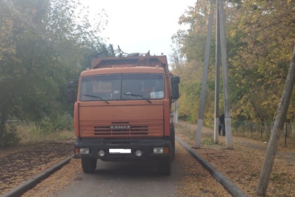 Водитель не заметил пенсионерку на узкой дорожке Водитель не заметил пенсионерку на узкой дорожке