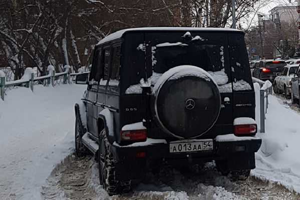 Стоянка на тротуаре Стоянка на тротуаре