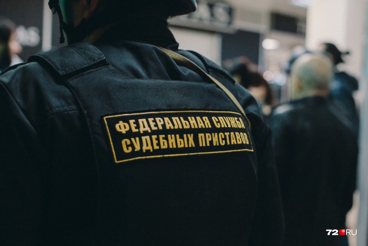 Приставы исполняют решения судов по взысканию долгов с неплательщиков Приставы исполняют решения судов по взысканию долгов с неплательщиков