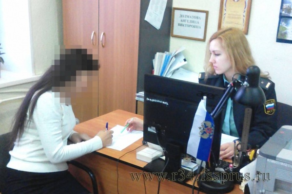 Девушке пришлось сверху заплатить 7% исполнительного сбора Девушке пришлось сверху заплатить 7% исполнительного сбора