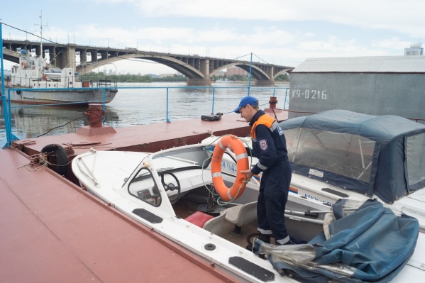 Водная группа отправилась на поиски мужчины Водная группа отправилась на поиски мужчины
