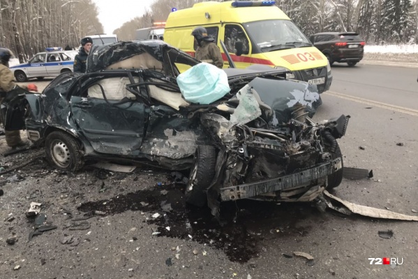 В страшном лобовом столкновении удалось выжить только одной пассажирке автомобиля Renault Duster В страшном лобовом столкновении удалось выжить только одной пассажирке автомобиля Renault Duster