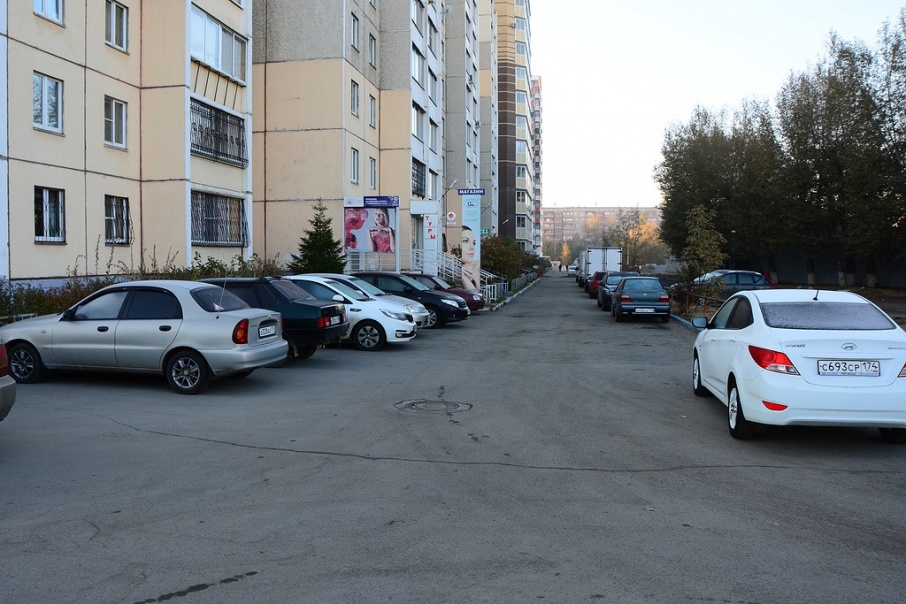 С обратной стороны он выглядит парковкой С обратной стороны он выглядит парковкой