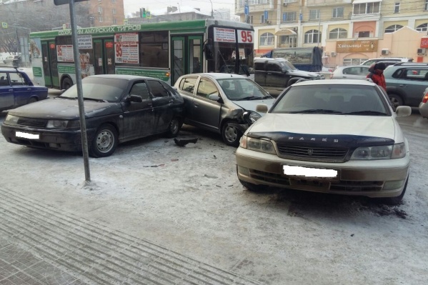 Авария произошла в двенадцатом часу дня Авария произошла в двенадцатом часу дня