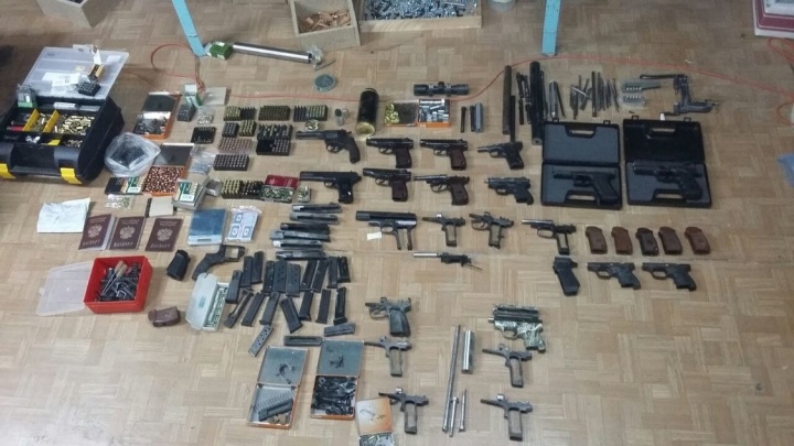 Безработный в Красноярске получал комплектующие с Украины и делал оружие на продажу