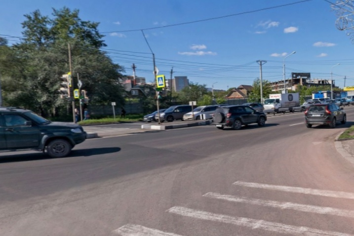 Вместо прямых левых поворотов вводятся так называемые отнесённые повороты налево Вместо прямых левых поворотов вводятся так называемые отнесённые повороты налево