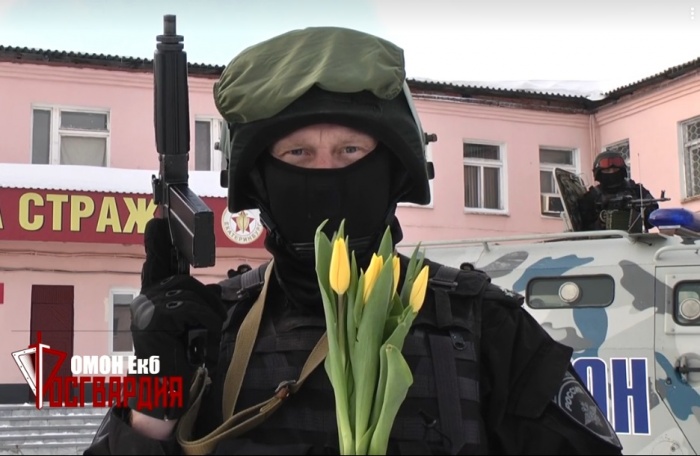 Уральские силовики поздравили свердловчанок с 8 Марта Уральские силовики поздравили свердловчанок с 8 Марта