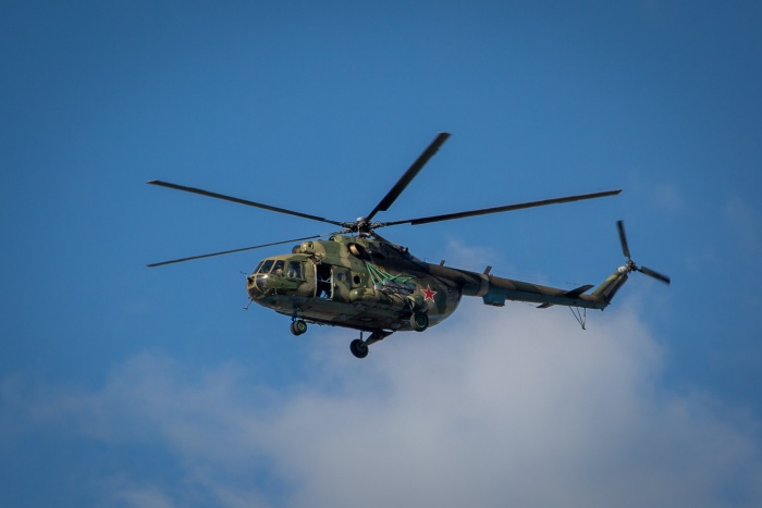 В небе над Новосибирском пролетел военный вертолёт Ми-8 В небе над Новосибирском пролетел военный вертолёт Ми-8