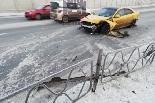 В ГИБДД выясняют причины столкновения В ГИБДД выясняют причины столкновения