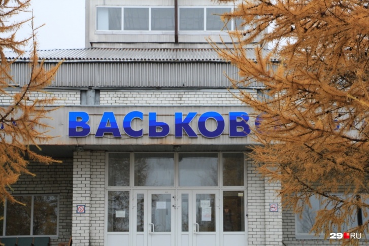 Двумя вертолётами участников ЧП доставили в аэропорт Васьково Двумя вертолётами участников ЧП доставили в аэропорт Васьково