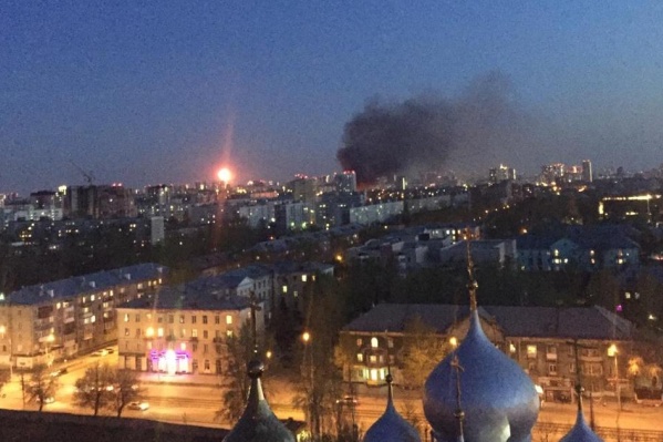 Дым видно из разных районов города Дым видно из разных районов города