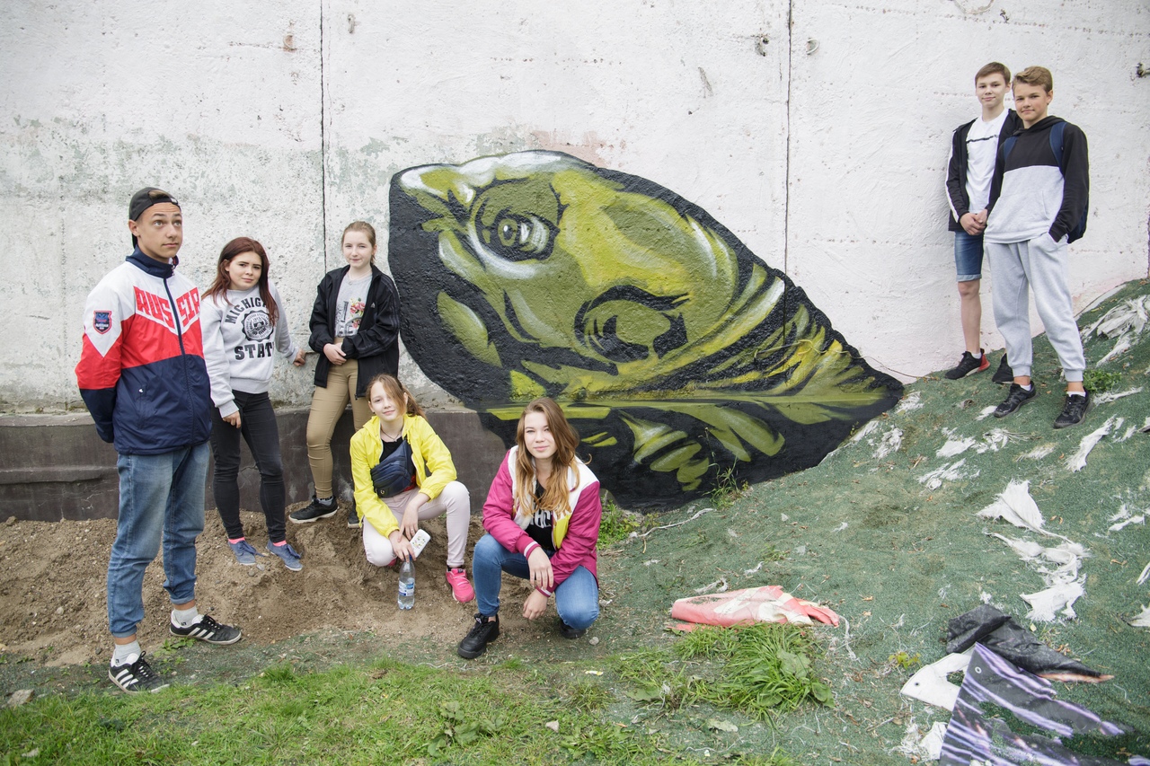 А это гигантская черепаха. «Черепалогия». Дети увидели в большой куче мусора панцирь и решили отреагировать на то, как человек загрязняет окружающую природу. Авторы: команда «Звездочки» + команда «Атлас». Координатор Анастасия Петропавловская