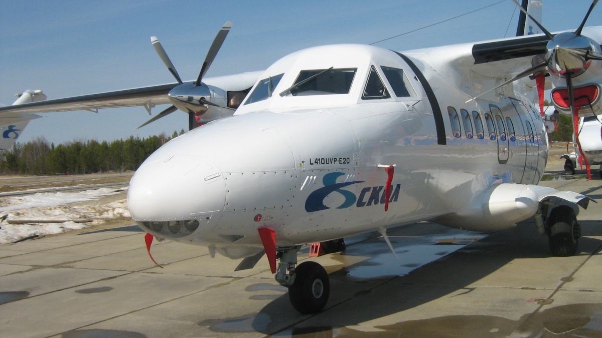 Самолет псков калининград. Авиакомпания скол l-410. Авиакомпания скол Калининград. Л-410 А\К скол Калининград-Псков. Псков Калининград самолет.