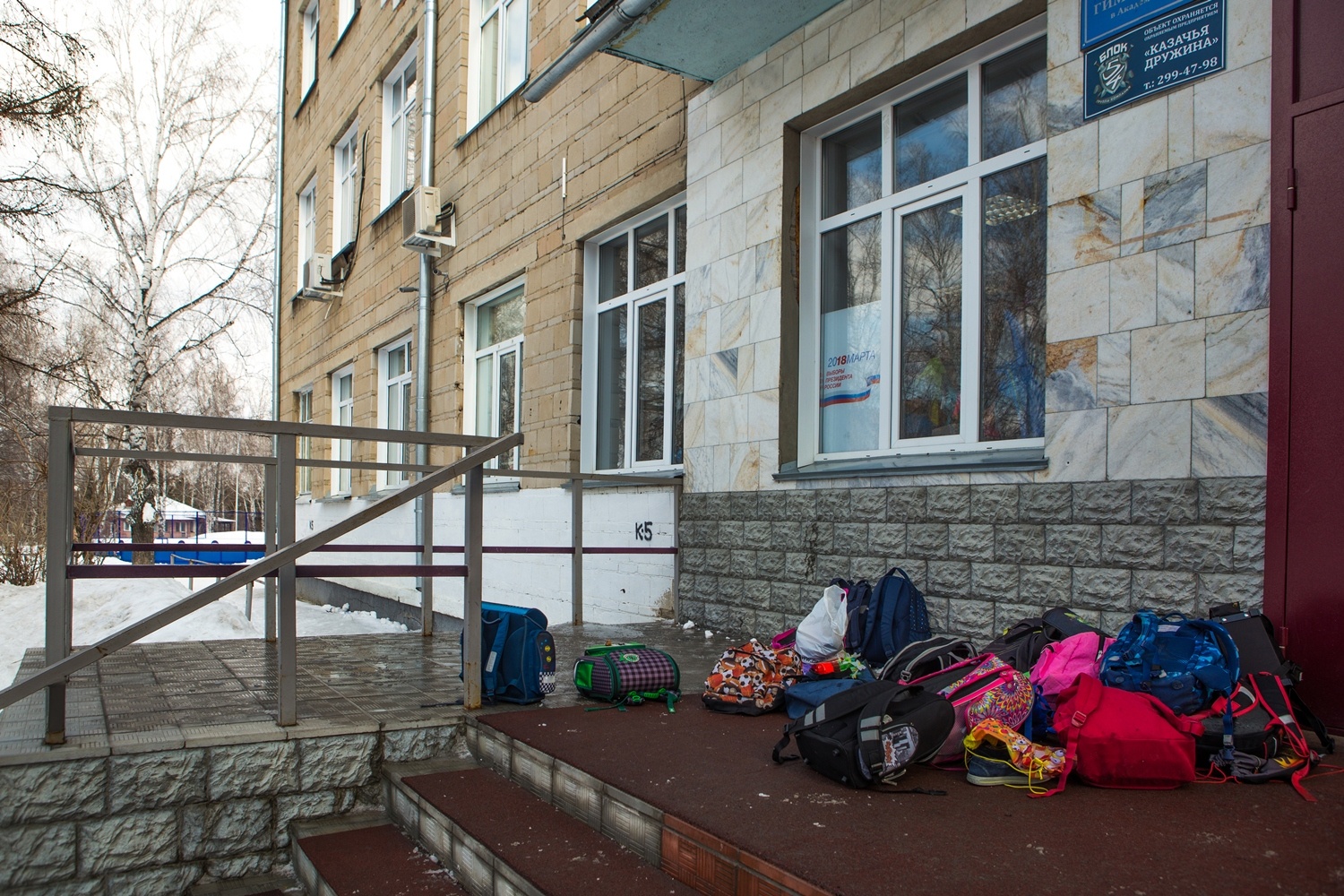 В переполненных классах вести уроки сложно — от этого страдают не столько учителя, сколько сами школьники В переполненных классах вести уроки сложно — от этого страдают не столько учителя, сколько сами школьники