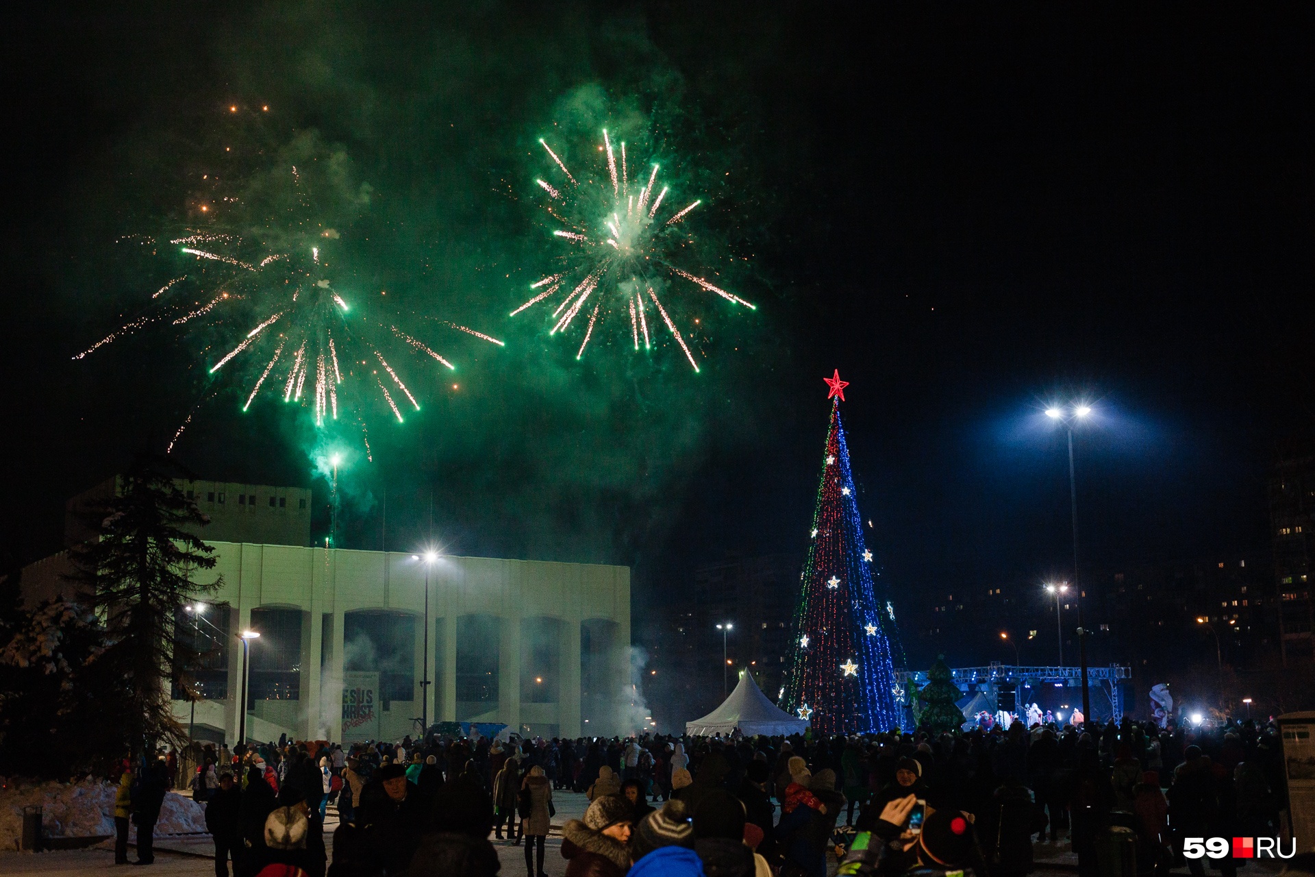 Дед Мороз из Великого Устюга зажег в Перми все новогодние елки